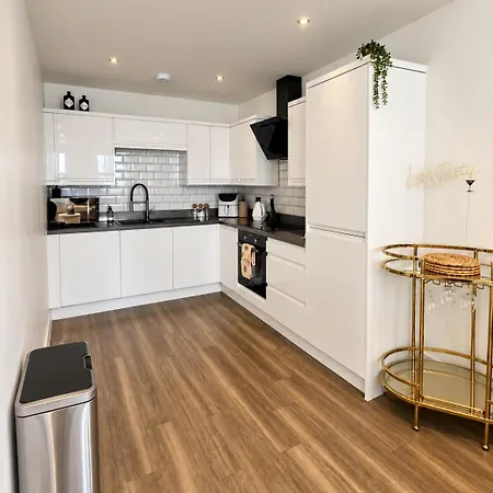 Spacious In St Helier Apartment *